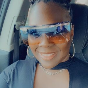 Meet your Posher, Monique